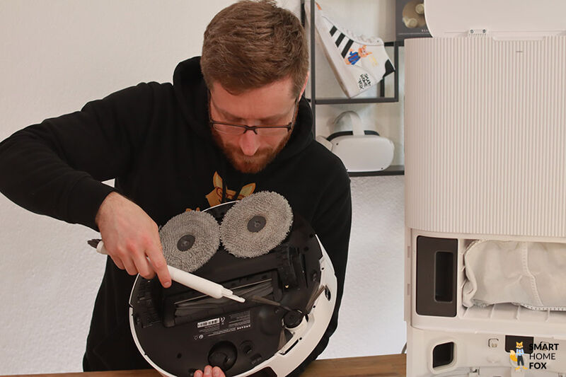 Das Reinigungswerkzeug des Dreame X40 Ultra ist zu sehen.